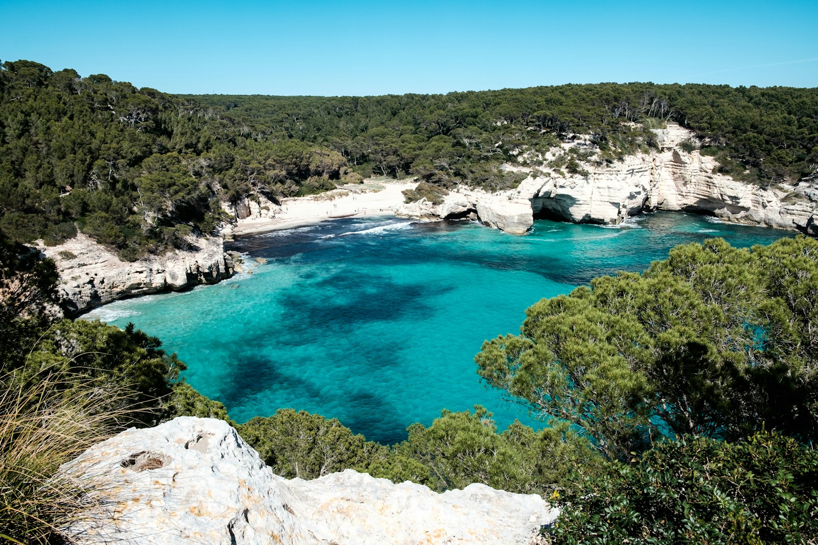 Menorca geschiedenis & cultuur: van talayotische monumenten tot moderne tradities